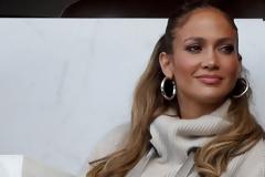 Και η Jennifer Lopez ενέδωσε στο καρέ -Η ανανέωση στα μαλλιά της