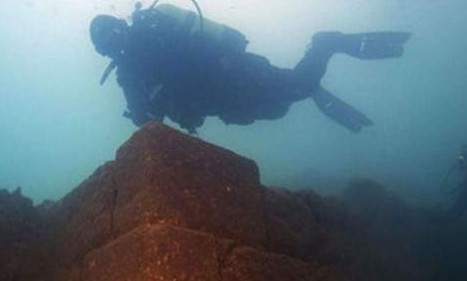 Βρέθηκε η Χαμένη Ατλαντίδα; Ανακαλύφθηκε ανέγγιχτο κάστρο στο βυθό λίμνης της Τουρκίας - Φωτογραφία 1