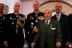 Απονομή Μεταλλίων σε Αξιωματικούς στο Γ΄ ΣΣ - Απονομή Μεταλλίου στον Έφεδρο Λοχία κ. Αγαθονάκη Γιαννόπουλο, 103 Ετών