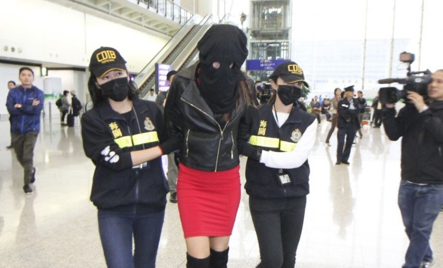 Συνελήφθη στο αεροδρόμιο του Χονγκ Κονγκ 19χρονο μοντέλο από την Ελλάδα για μεταφορά κοκαΐνης - Φωτογραφία 3