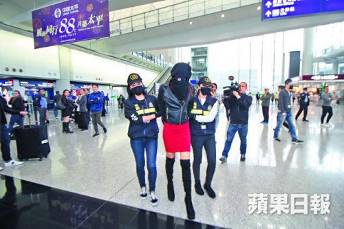 19χρονο μοντέλο από την Ελλάδα συνελήφθη με κοκαΐνη 300.000 δολαρίων στο αεροδρόμιο του Χονγκ Κονγκ - Φωτογραφία 5
