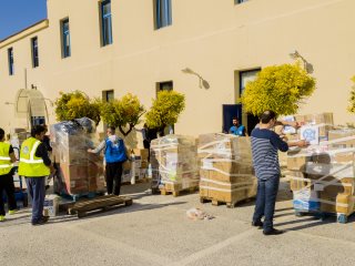 Η Ελληνική Αστυνομία παρέδωσε στο «Το Χαμόγελο του Παιδιού» είδη που συγκεντρώθηκαν την «Ημέρα της Αστυνομίας» - Φωτογραφία 12