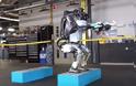 Ρομπότ επιδεικνύει τις επιδόσεις του στο παρκούρ![vid] - Φωτογραφία 2