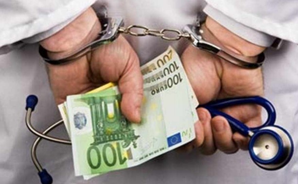 Από την Υποδιεύθυνση Εσωτερικών Υποθέσεων Βορείου Ελλάδας συνελήφθη γιατρός για δωροληψία - Φωτογραφία 1