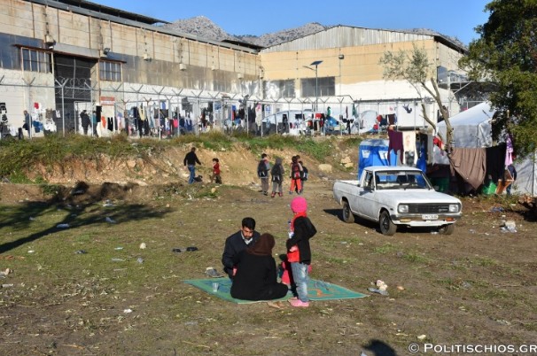 Χίος: Εγκαταλείπουν τις ιδιοκτησίες τους οι κάτοικοι του Χαλκειούς περιμετρικά του hotspot - Φωτογραφία 1