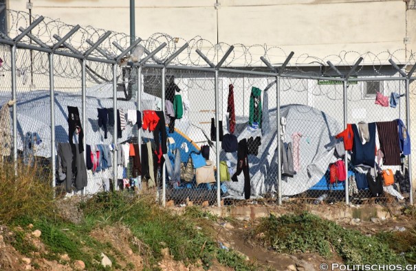 Χίος: Εγκαταλείπουν τις ιδιοκτησίες τους οι κάτοικοι του Χαλκειούς περιμετρικά του hotspot - Φωτογραφία 3