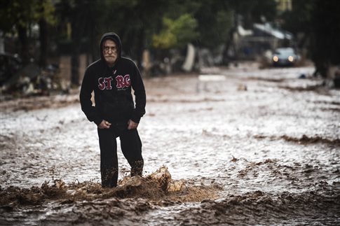 Μάνδρα: Επακόλουθο υψηλών θερμοκρασιών και ξηρασίας η πλημμύρα - Φωτογραφία 1