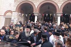 Πλήθος πιστών στην αποχώρηση της Τίμιας Ζώνης της Θεοτόκου από το Αγρίνιο (φωτο)