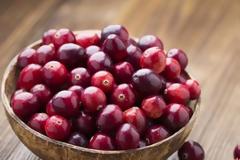 Χυμός Cranberry: Τα οφέλη του στην υγεία, την επιδερμίδα και τα μαλλιά σας