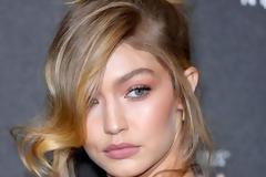 H Gigi Hadid έχει ένα περίεργο μυστικό ομορφιάς για nude χείλη