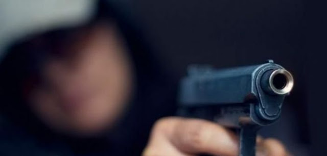 Δυτική Ελλάδα: Σύζυγος αστυνομικού τον απείλησε με το… όπλο του! – Του το άρπαξε και άρχισε να φωνάζει «Θα σε σκοτώσω ή θα αυτοκτονήσω»! - Φωτογραφία 1