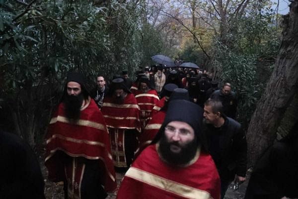 9872 - Η επιστροφή της Αγίας Ζώνης στο Άγιο Όρος - Με απέραντη χαρά και συγκίνηση υποδέχθηκαν οι μοναχοί το Θεομητορικό κειμήλιο στη βάση του (φωτογραφίες) - Φωτογραφία 10