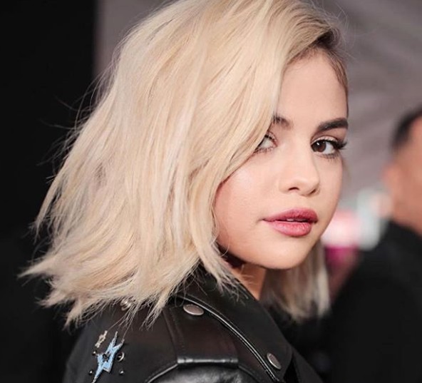 Πόσες ώρες πήρε στη Selena Gomez να γίνει ξανθιά; - Φωτογραφία 3