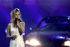 Πόσες ώρες πήρε στη Selena Gomez να γίνει ξανθιά;