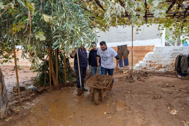 Στο πλευρό των πληγέντων της Μάνδρας η ΠΟΜΕΝΣ - Φωτογραφία 7