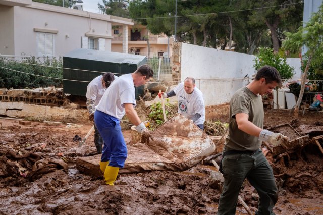 Στο πλευρό των πληγέντων της Μάνδρας η ΠΟΜΕΝΣ - Φωτογραφία 9