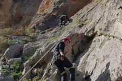 7η ΕΜΑΚ: Επικίνδυνη αναρρίχηση και διάσωση από βράχο [photo+video]