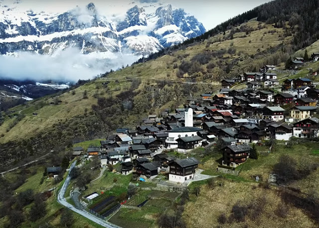 Ελβετικό χωριό προσφέρει 21.500€ για όποιον αποφασίσει να μετακομίσει μόνιμα εκεί! Ποιοι είναι οι όροι; - Φωτογραφία 1