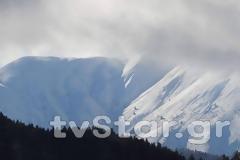 Χιόνισε πάλι στο Βελούχι - Κατάλευκη η ψηλή κορυφή [photos]