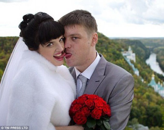 Οι φωτογραφίες γάμου των Ρώσων τα... σπάνε - Φωτογραφία 6