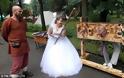 Οι φωτογραφίες γάμου των Ρώσων τα... σπάνε - Φωτογραφία 4