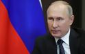 Ο Πούτιν ανησυχεί για επιδείνωση της δημογραφικής κατάστασης και «μοιράζει» επιδόματα