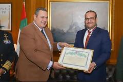 Απονομή Διαμνημόνευσης Αστέρα Αξίας και Τιμής από τον ΥΕΘΑ Πάνο Καμμένο στον Πρέσβη των Η.Α.Ε. στην Ελλάδα Sultan Mohammed Majed Al Ali