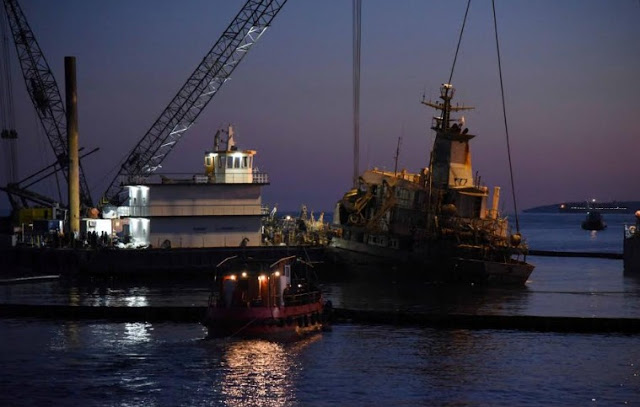 Κυβερνητικό κλιμάκιο και ΜΜΕ στην ανέλκυση του Αγία Ζώνη ΙΙ - Φωτογραφία 2