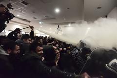Πληστειριασμοί: Άγριο ξύλο με χημικά και τραυματίες στο Ειρηνοδικείο Αθηνών (ΦΩΤΟ & ΒΙΝΤΕΟ)