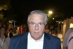 Η σύζυγος του κ. Μπαμπινιώτη