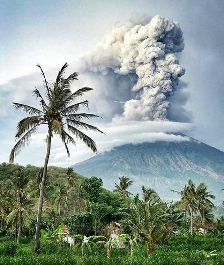 Μπαλί:Χάος από το ηφαίστειο Αγκούνγκ Γολγοθάς η επιστροφή - Σφραγίζουν και τις πισίνες λόγω τέφρας! - Φωτογραφία 6