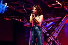 Kάποιος κρέμασε το άλμπουμ της Lorde στο Λούβρο
