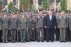 Ο ΥΕΘΑ Πάνος Καμμένος στην τελετή παράδοσης πολεμικών σημαιών στην 1η Στρατιά, το Γ’ ΣΣ, το Δ’ ΣΣ και την ΑΣΔΕΝ και στην τελετή επίδοσης ξιφών σε Αξιωματικούς του Γ’ Σώματος Στρατού