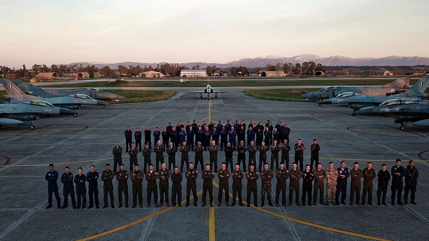 Οι 32 νέοι «Top Gun» της Πολεμικής Αεροπορίας (11 ΦΩΤΟ) - Φωτογραφία 1