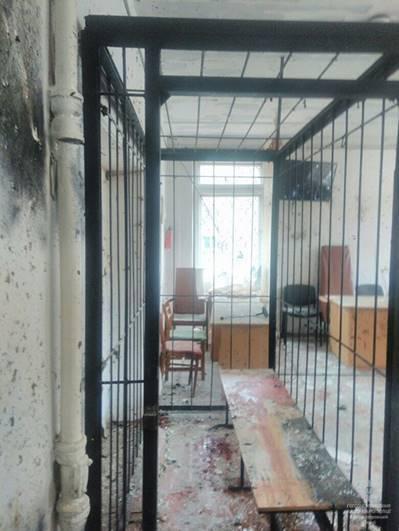 Μακελειό σε δικαστήριο της Ουκρανίας: Δύο νεκροί και 9 τραυματίες από έκρηξη χειροβομβίδων - Φωτογραφία 3