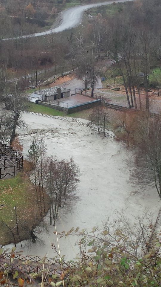 Καστορια - Φούσκωσε το ποτάμι στον χώρο του River Party - Φωτογραφία 8