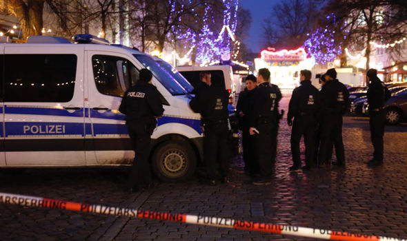 Γερμανία: Γλίτωσαν τελευταία στιγμή από μακελειό στη χριστουγεννιάτικη αγορά του Πότσνταμ - Φωτογραφία 7