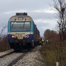 Τραίνο παρέσυρε ΙΧ στα Τρίκαλα - Νεκρός ο οδηγός (φωτό-video) - Φωτογραφία 3