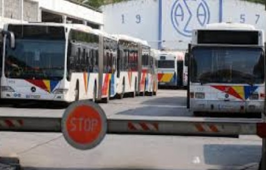 Θεσσαλονίκη: Οδηγός του ΟΑΣΘ ''στόλισε'' επιβάτιδα του λεωφορείου επειδή μιλούσε στο κινητό - Κλείσε το κινητό γ..... - Φωτογραφία 1