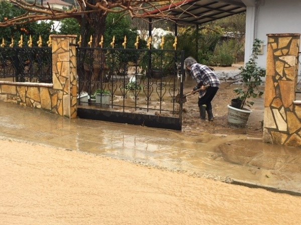 Στο έλεος της κακοκαιρίας η δυτική Ελλάδα - Πλημμύρες, κατολισθήσεις και εγκλωβισμένοι [photos+video] - Φωτογραφία 3