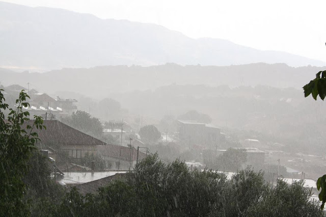 Καταρρακτώδης βροχή και στην ΚΑΤΟΥΝΑ  (Εικόνες: Πάναγιώτης Τσούτσουρας) - Φωτογραφία 1