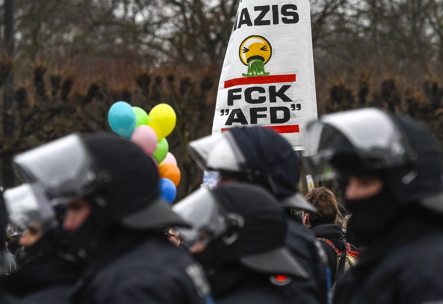 Γερμανία: Ο ευρωβουλευτής Γιεργκ Μόιτεν επανεξελέγη αρχηγός του ακροδεξιού AfD - Φωτογραφία 2