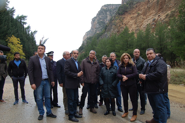 Επίσκεψη του Υπουργού Εσωτερικών στις πληγείσες περιοχές του Δήμου Ιερής Πόλης Μεσολογγίου - Φωτογραφία 2