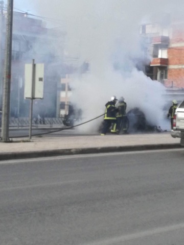 Θεσσαλονίκη: Φωτιά σε Ι.Χ. στην οδό Λαγκαδά [photos] - Φωτογραφία 3