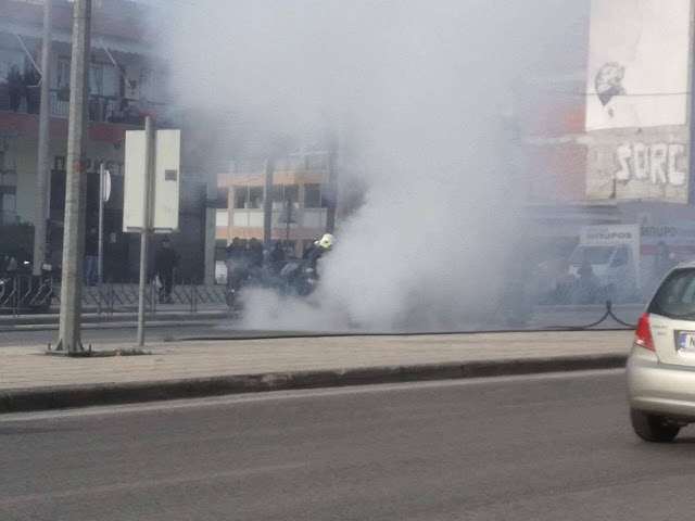 Θεσσαλονίκη: Φωτιά σε Ι.Χ. στην οδό Λαγκαδά [photos] - Φωτογραφία 5