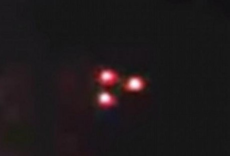 Χαμός με τριγωνικό UFO στον ουρανό της Ρωσίας [video] - Φωτογραφία 1