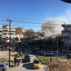 Στις φλόγες παραδόθηκε σπίτι στα Τρίκαλα [photos] - Φωτογραφία 4