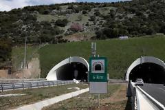 Κλείνουν και πάλι οι σήραγγες στα Τέμπη
