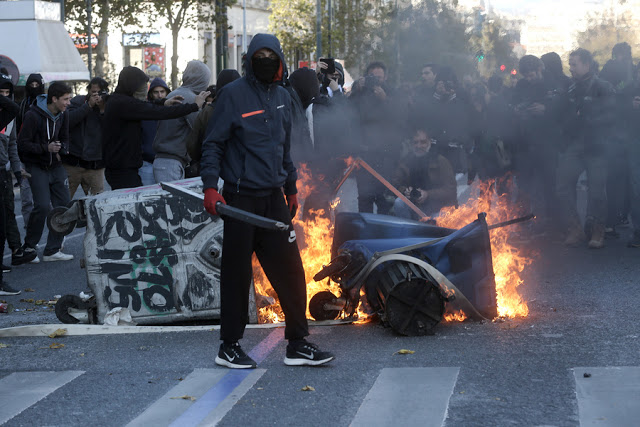 Επεισόδια στη μαθητική πορεία για τον Αλέξανδρο Γρηγορόπουλο - Μολότοφ και χημικά στη Πάτρα! (ΦΩΤΟ & ΒΙΝΤΕΟ) - Φωτογραφία 6