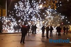 «Βροχή» μολότοφ και πυροτεχνήματα στη Θεσσαλονίκη (ΦΩΤΟ & ΒΙΝΤΕΟ)